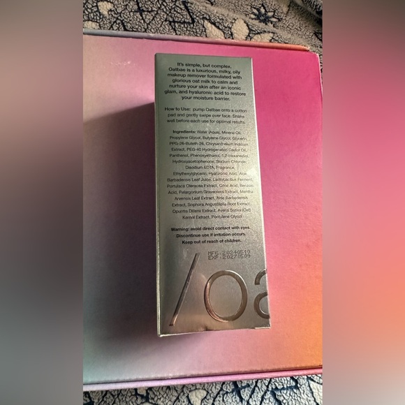 Hyaluronic Oat Milk Oil Makeup Remover - Picture 3 of 5